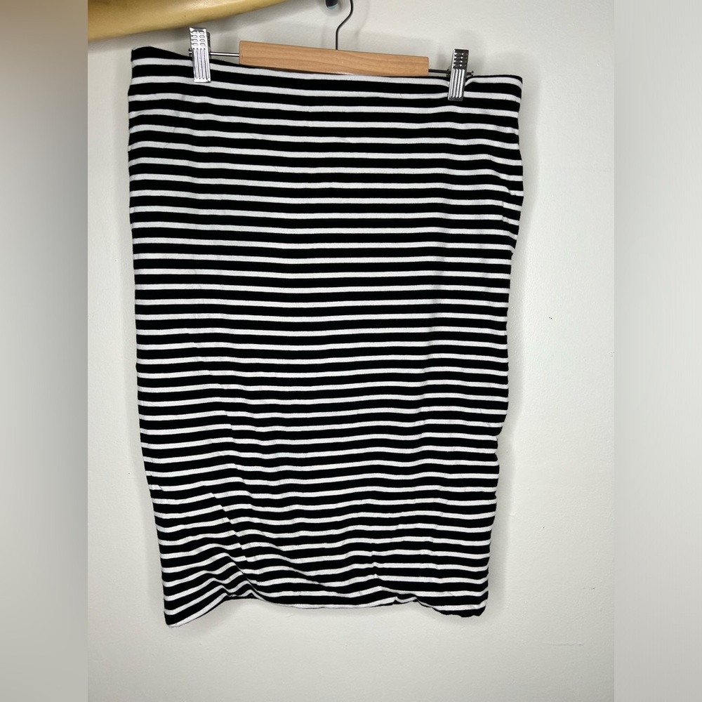 Basic Black & White Stripe Pencil Skirt